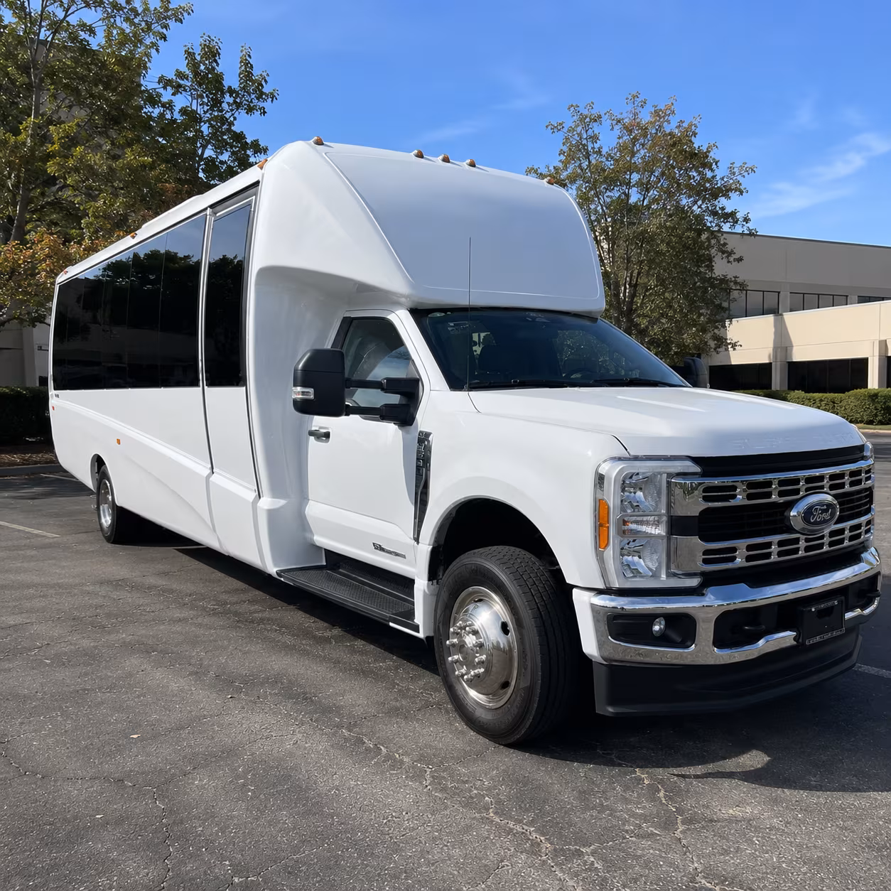 corporate airport transfer buses between tuscaloosa and birmingham shuttlesworth