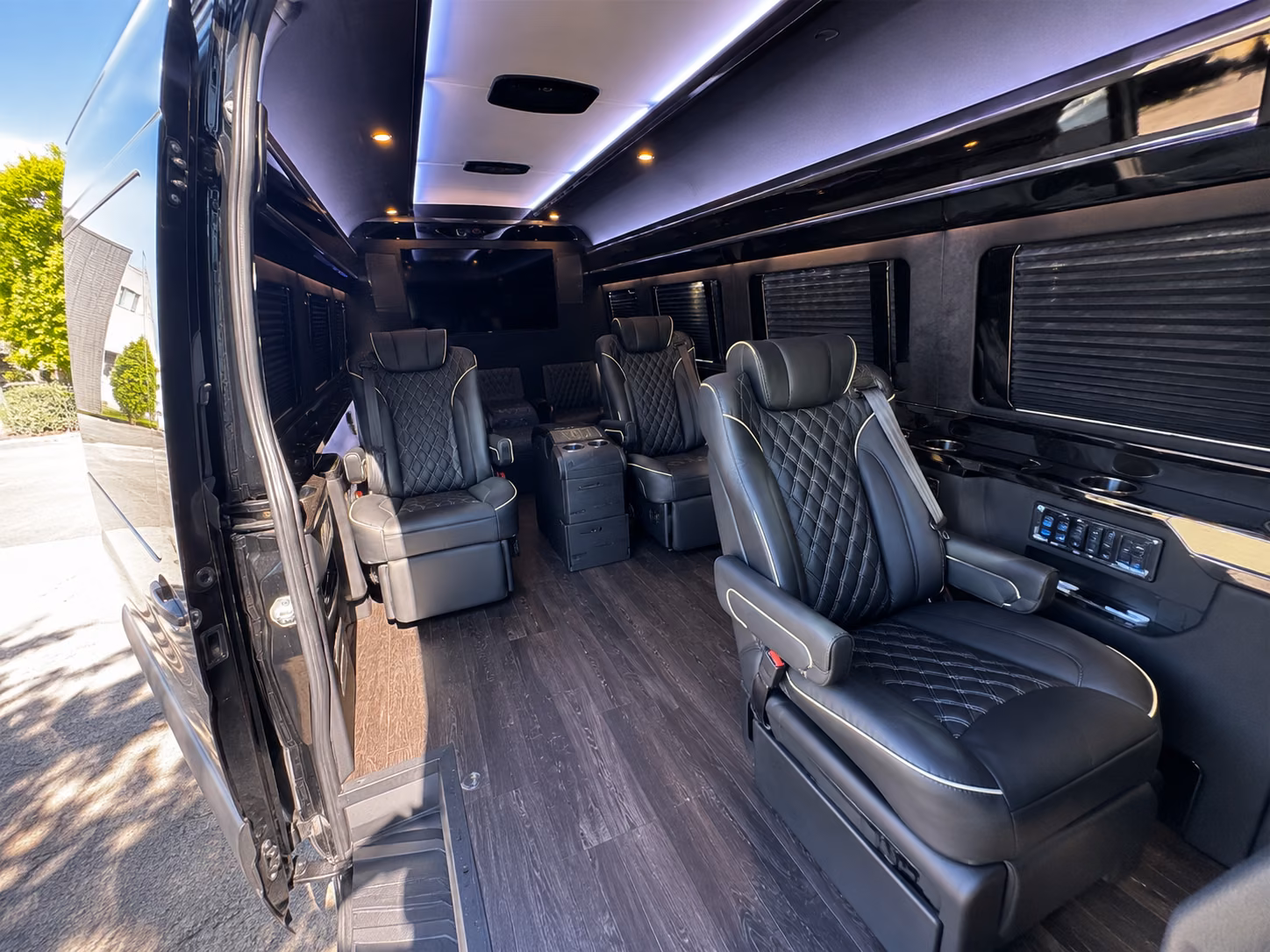 sprinter van and limo rentals for tuscaloosa prom couples and small groups