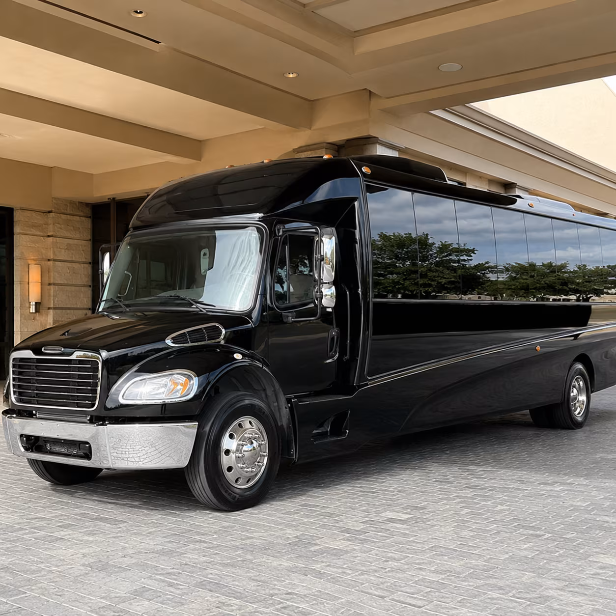 tuscaloosa 28 passenger minibus